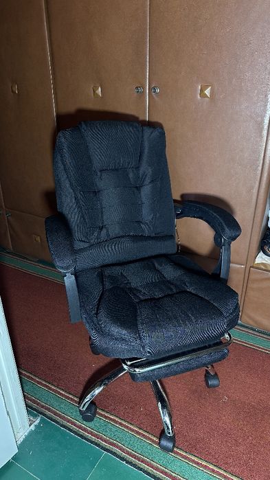 Офисное кресло с массажем поясницы