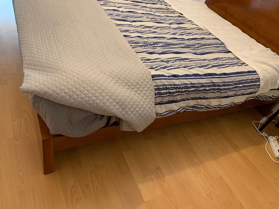 Cama corpo e meio em madeira maciça cerejeira