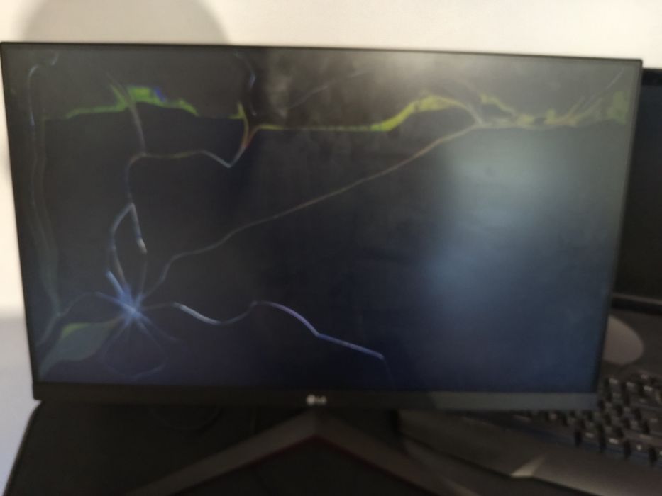 Monitor LG uszkodzony