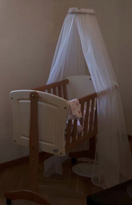 Kołyska marki Gluck z baldachimem