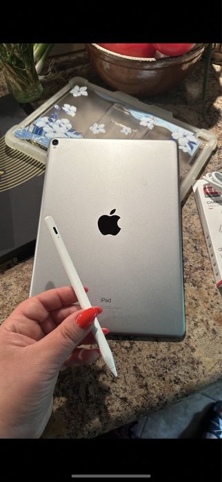 Tablet iPad Apple Retina PRO —128gb — Touch ID - PROCREATE