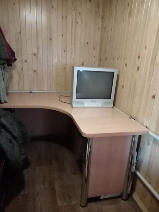 Стіл офісний комп'ютерний