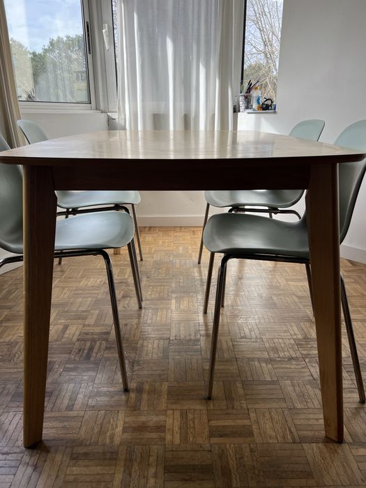 Mesa e cadeiras de jantar IKEA