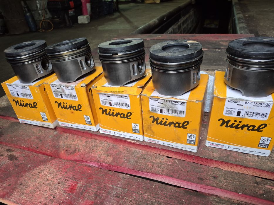 Поршня Mercedes 2.7cdi