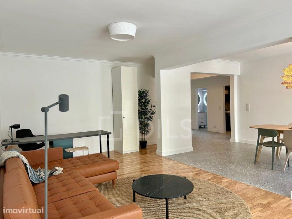 Apartamento T2 com áreas amplas e elevador em Alcabideche, Cascais