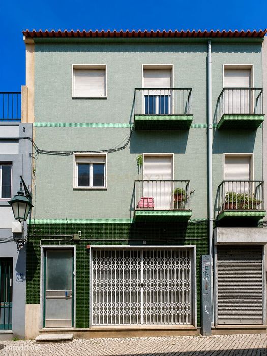 Prédio no Centro Histórico de Setúbal, Loja e 2 Habitações