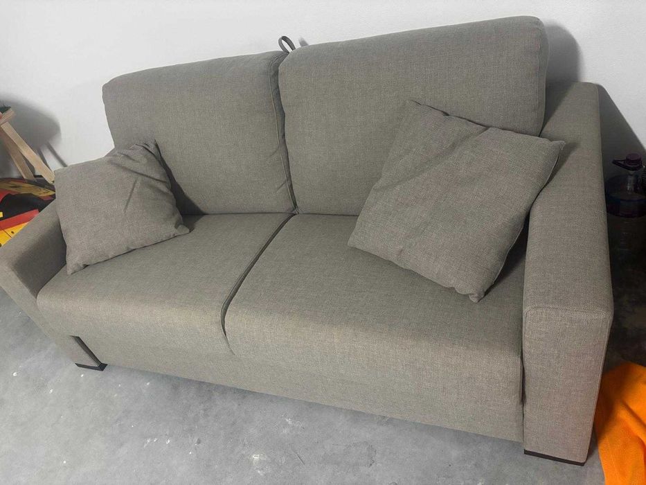 Sofá-Cama Lourini Kenzo + 2 TVs LG – Excelente Oportunidade!