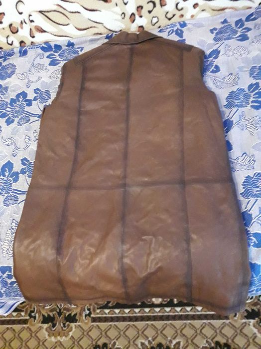 Шикарна шкіряна куртка.