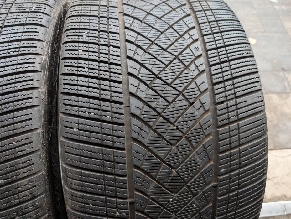 Зимняя резина пара 305/30 R21 Goodyear