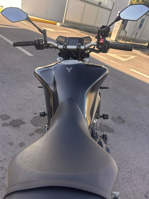 Yamaha MT09 imaculada