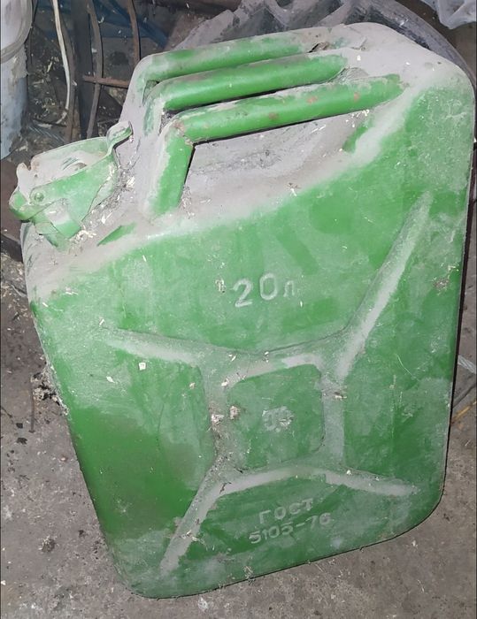 Sprzedam karnister 20l