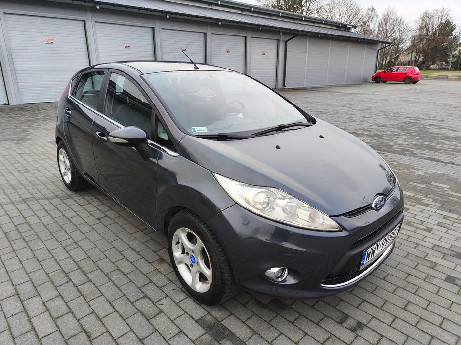 Ford Fiesta , Salon Polska , Serwisowany w ASO , Mały przebieg , Ubezpieczenie OC