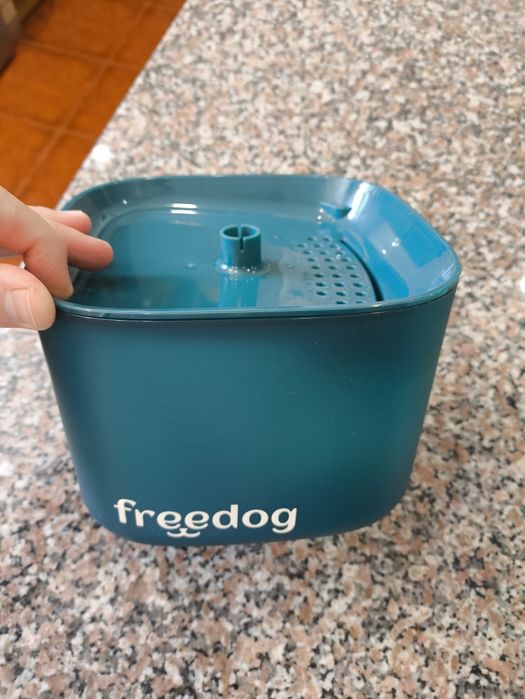 Fonte automática para gatos