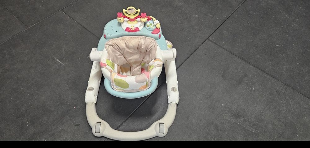 Cadeirinha de bebé e andarilho
