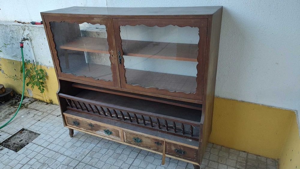 Móvel Louceiro / Cristaleira Antiga em Madeira – Para Restauro / DIY