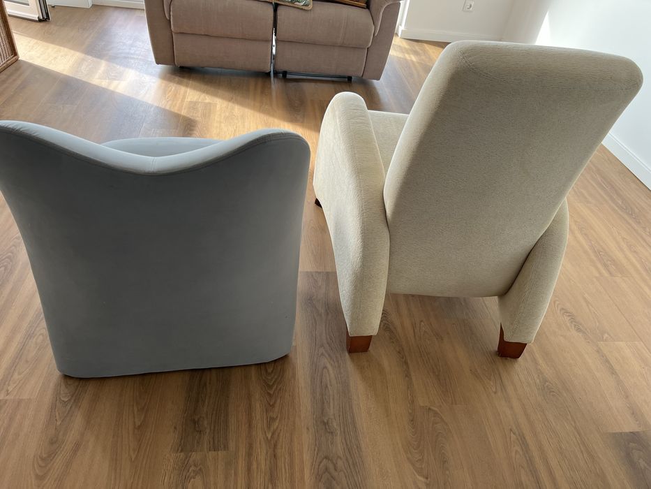 2 Sofás cinza e beje