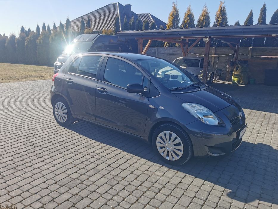 Toyota Yaris, 1.3 Benz, 2010R, Ksiazka Serwisowa 5 Drzwi  Prywatnie