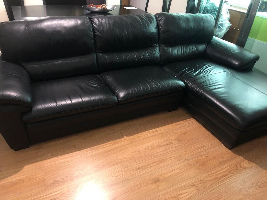 Sofá de pele preto com chaise longue