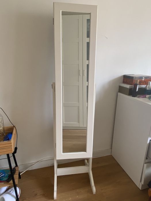 Espelho de pé com guarda joias IKEA