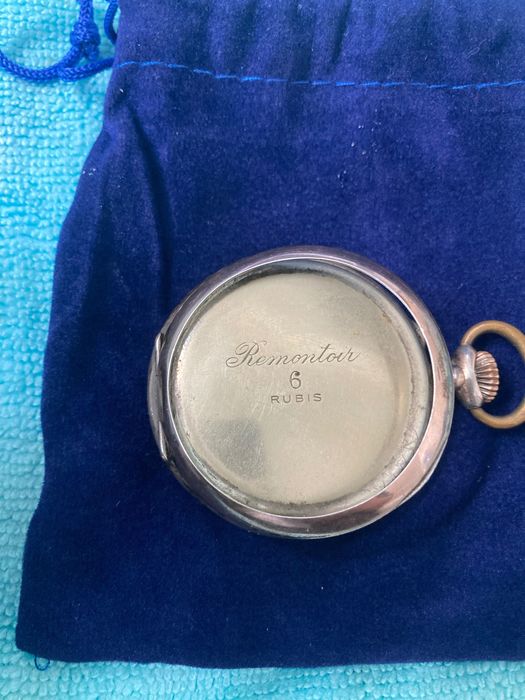 Relógio de Bolso Remontoir com + de 100 anos a precisar de revisão .