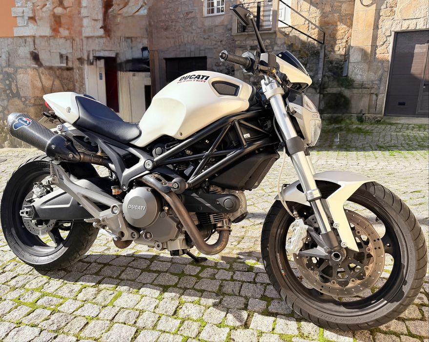 Ducati monster 696 nacional