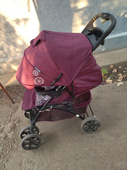 Прогулочна коляска