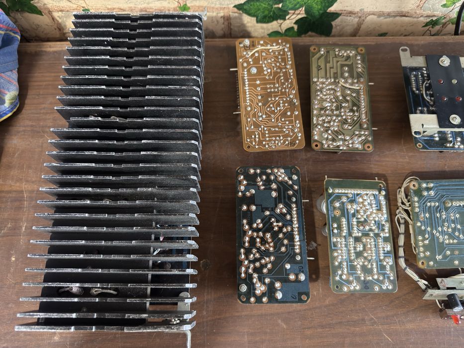 Продам на музикальний центр ТАКТ-011 запчастини