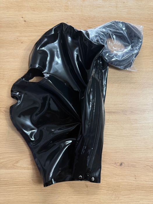 878/ Teatr Sesja foto maska L czarny lateks latex 0.4 zamek czarny kuc