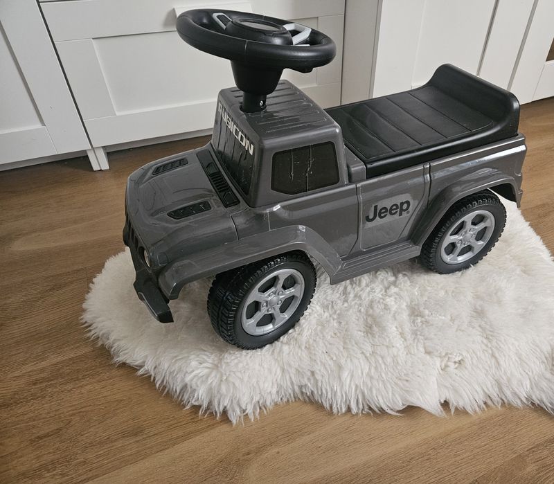 Jeździk, pojazd, samochód z klaksonem, dźwiękami