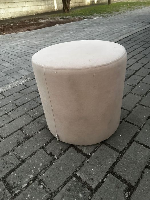 Banco bege da loja Kasa