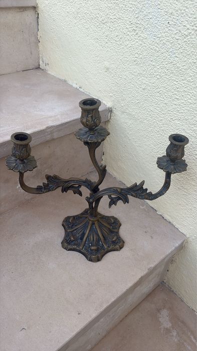 Candelabro de Mesa Vintage – 3 Braços – Metal Trabalhado