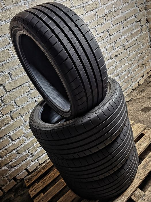 Як нові 225/40r19 Bridgestone | 2021 | 7.5mm | Преміум шини | Ідеальні