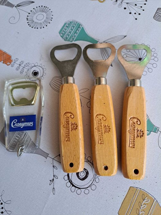 Открывалка на деревянной ручке