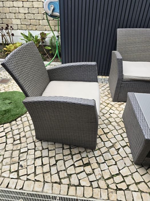 Conjunto de jardim - sofá, 2 cadeirões e mesa