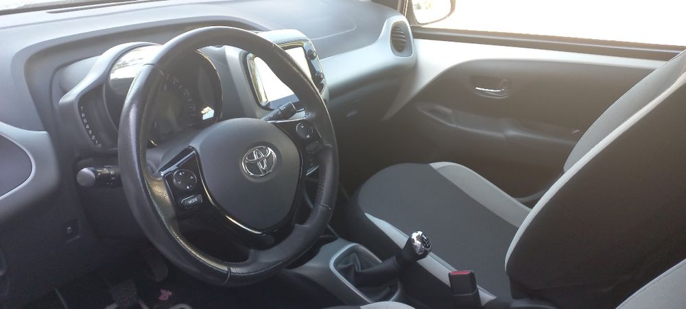 Toyota Aygo X touch 1.0 -2018 - 82000km  - 5 portas