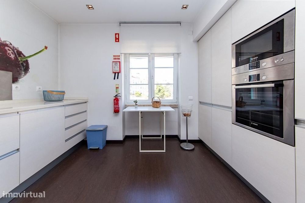 T2+1 completamente mobilado, com 124 m2, duas varandas e lugar de...