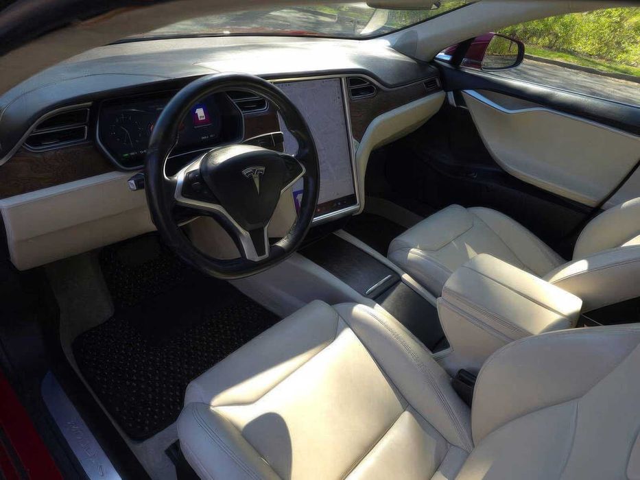 Tesla Model S      2018