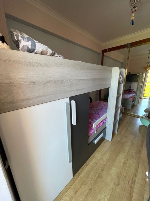 Cama beliche c 2 colchoes, closet  e 2 gavetas unisexo