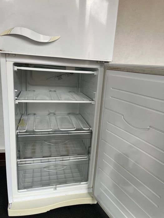 Продам б/у Холодильник Атлант