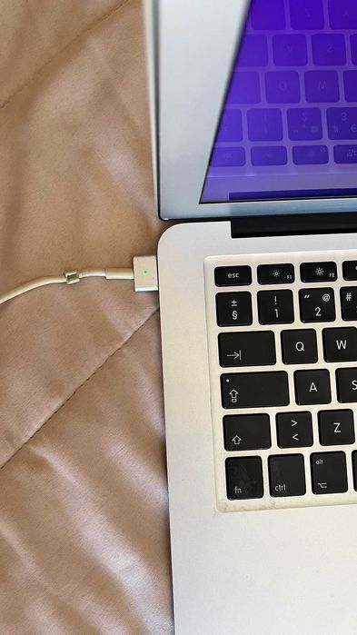 MacBook Air 13” (2010) – Core i5, 1.6GHz, 8GB RAM, 128GB
