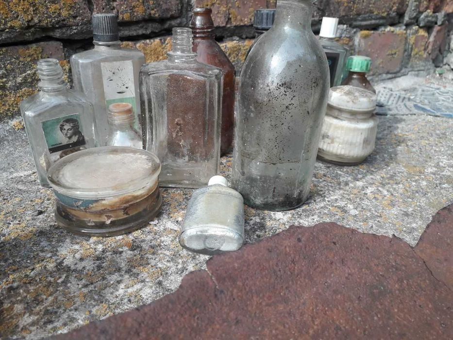старинные бутылочки,фанфурики ,бутылки стеклянные ,духи одеколон