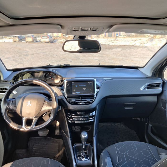 Продам Peugeot 2008, 2017 року з панорамою