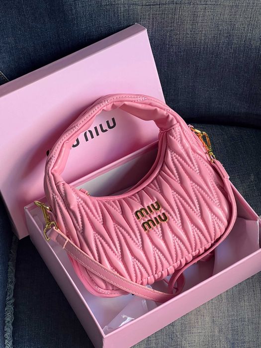 Сумка MIU MIU Wonder Matelasse Leather Hobo молочный Миу Миу хобо