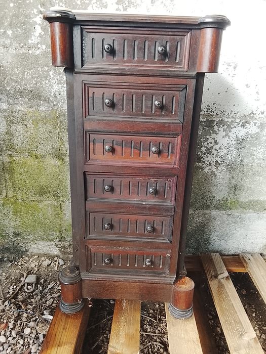 Moveis antigos mogno