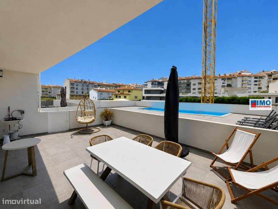 T2 com Terraço, Piscina e Garagem Dupla | Quinta da Carapalha