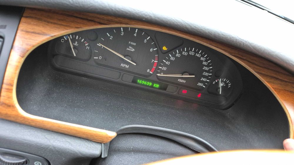 Syndyk sprzeda samochód Jaguar S-Type