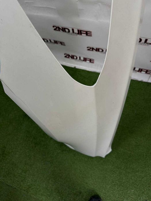 Крило до Tesla Model 3