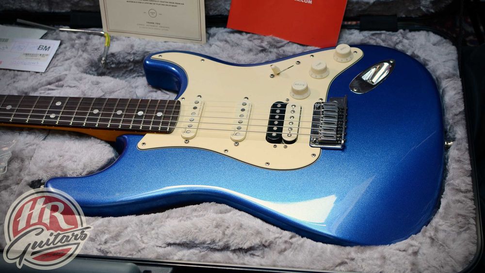Fender American Ultra Stratocaster HSS, Cobra Blue, USA, 2020 rok