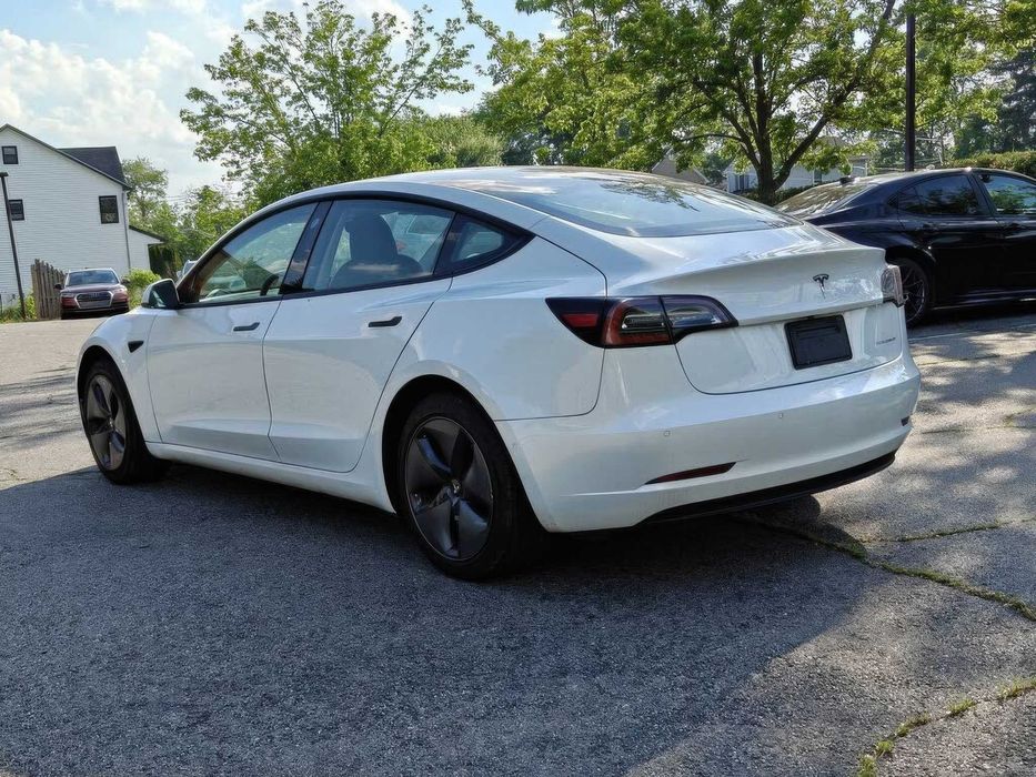 Tesla Model 3 Long Range      2022