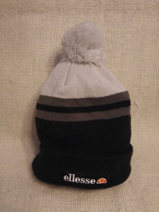 Czapka z pomponem ellesse